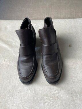 EUC Unbranded Women's Brown Leather Booties Made in Canada size 6.5